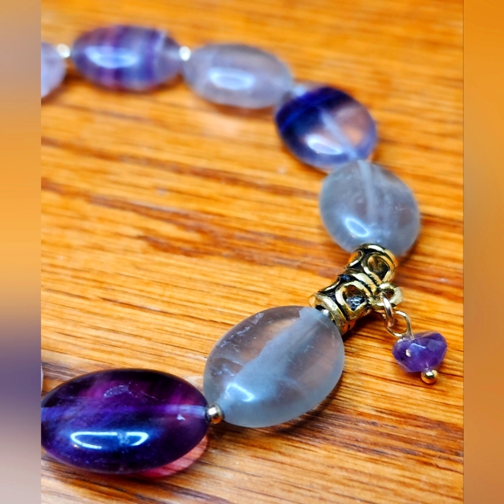 NWT Lavishing Fluorite with gold accents Stretch Bracelet - Picture 3 of 3